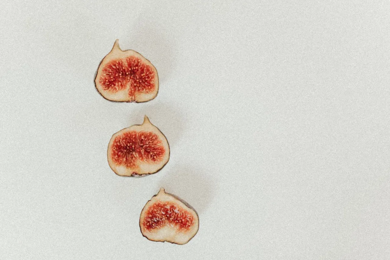 picture of figs- one superfood for mental health.