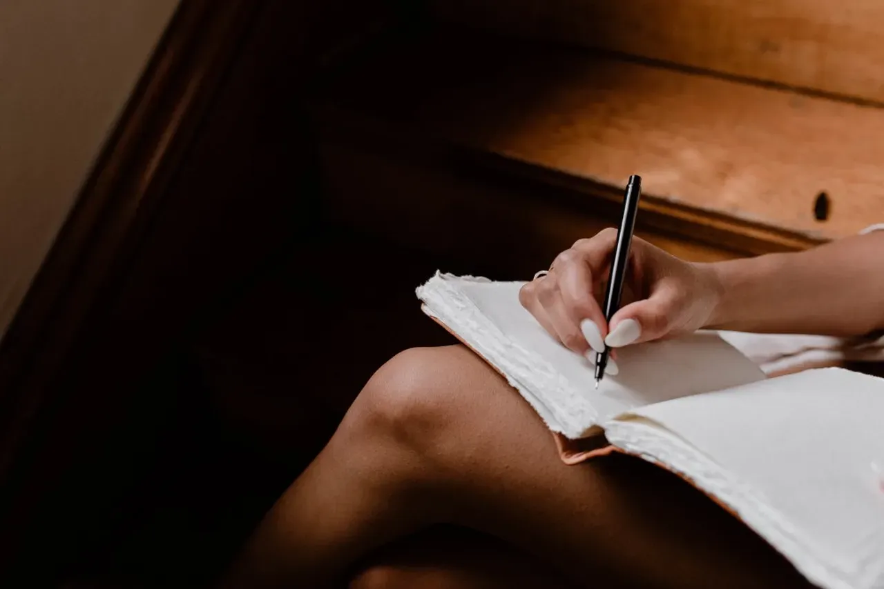 woman writing in her journal to prepare for her psychiatric evaluation